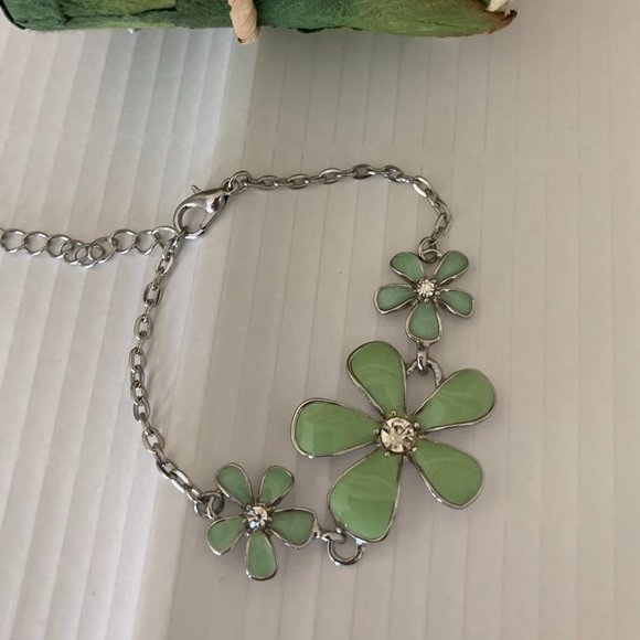 NWOT Green Enamel Flower Bracelet - Picture 2 of 5
